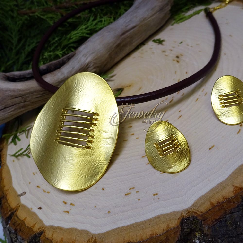 Gold Matte-finish Oval Pendant & Earrings Set